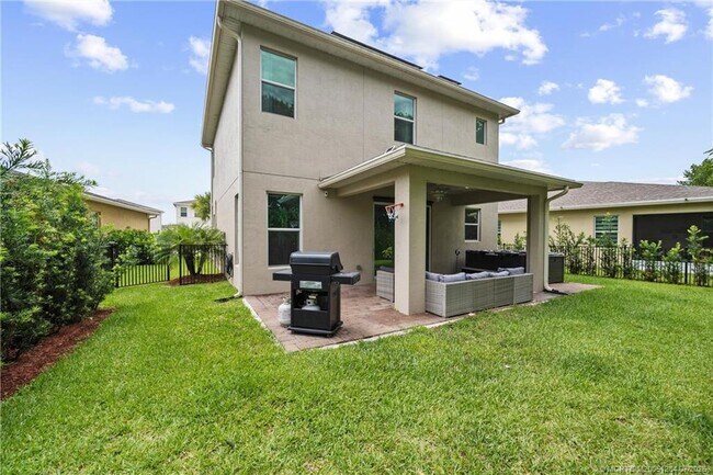 Building Photo - 1813 NW Cataluna Cir