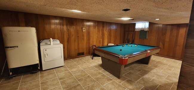 Building Photo - 3/4 bedroom house