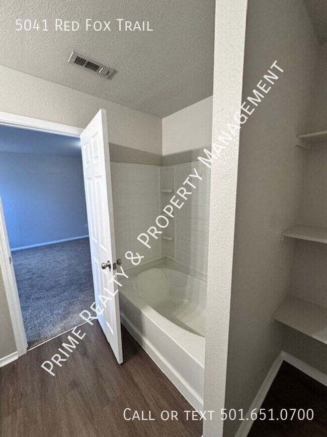 Building Photo - 5041 Red Fox Trl
