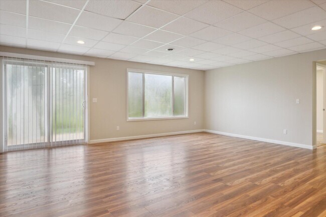 Building Photo - 620 Bristol Dr