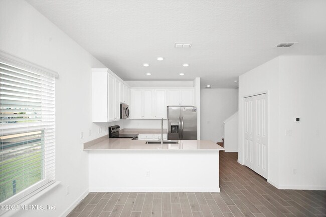 Building Photo - 348 Rosemont Dr