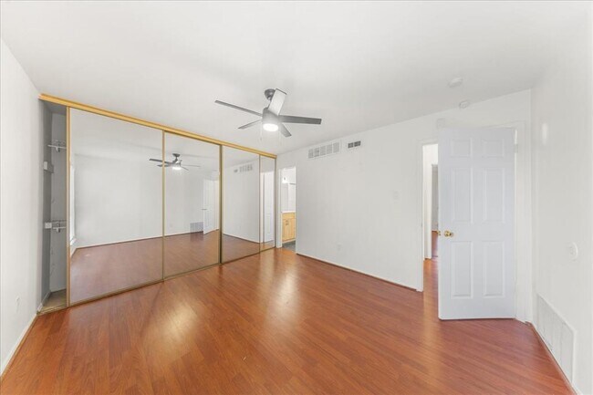 Building Photo - 6910 Hart Ln