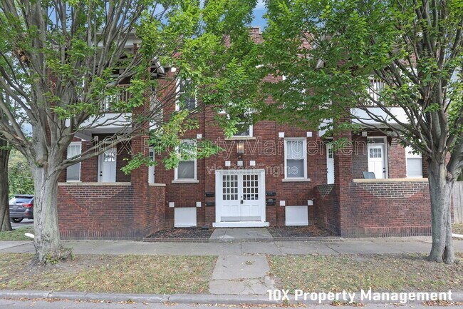 Building Photo - 382 Carpenter St