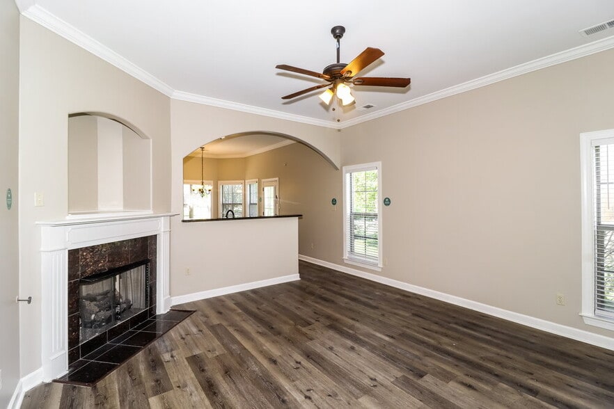Building Photo - 6885 Lagrange Grove Dr