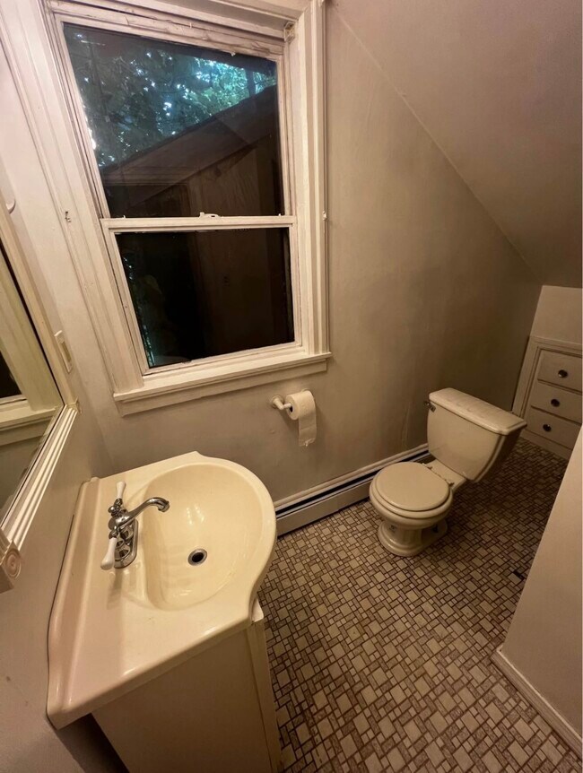 Building Photo - 72 Prospect St