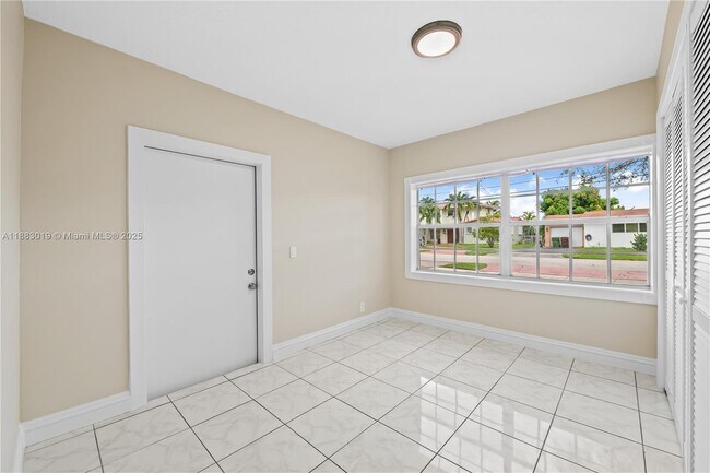 Building Photo - 1656 W 80th St
