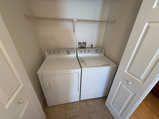 Building Photo - Adorable 1 Bed 1 Bath Winter Park Condo