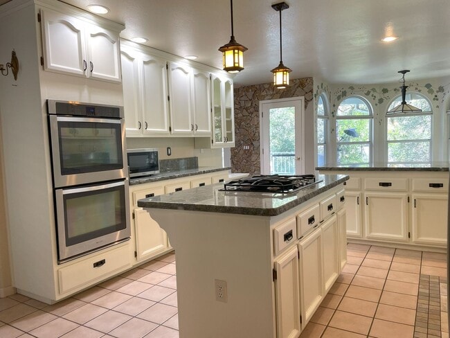 Building Photo - 3 bedroom, 2 bath home in Lake Wildwood, Penn Valley, CA 95946