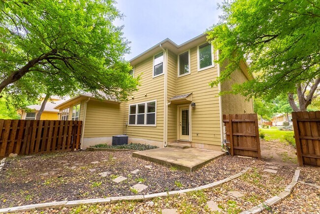 Building Photo - Gorgeous 2 Bedrooms /2.5 Bathrooms + Flex Space Home Near South Austin!!!
