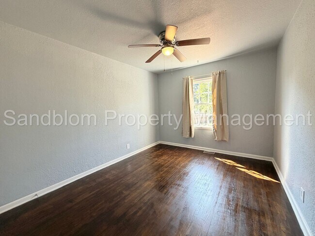 Building Photo - 3808 E 22nd St