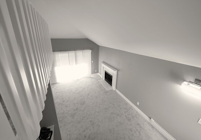 Building Photo - Updated Condo Available for Rent!