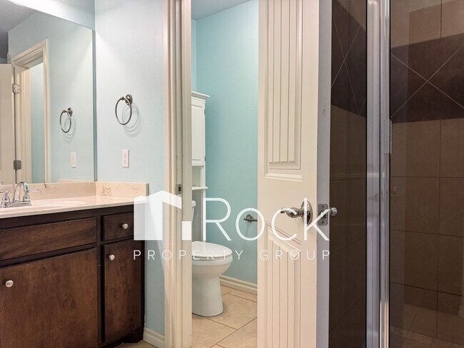 Building Photo - 3 Bedroom Home in North Norman with New Carpet