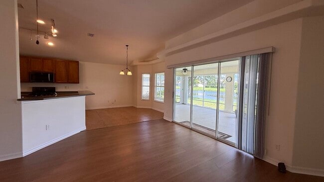 Building Photo - 515 South Valencia Cir SW