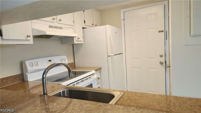 Building Photo - 3277 Royal Canadian Trace