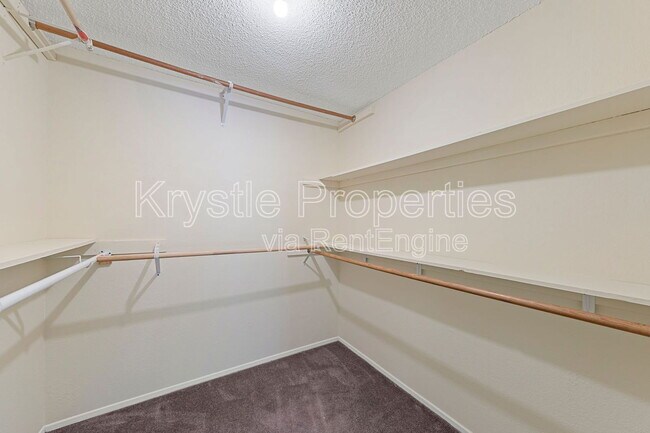 Building Photo - 130 Yorkshire Ct