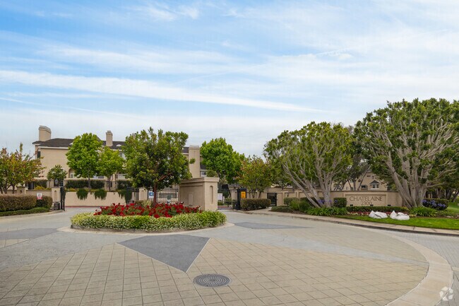 Building Photo - Chatelaine