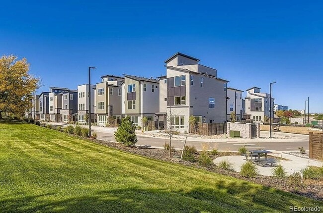Building Photo - 10994 E Geddes Pl
