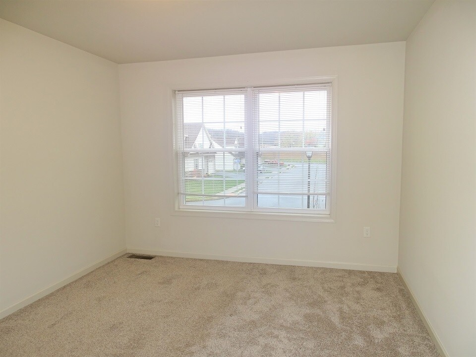 Building Photo - 45 Maize Cir