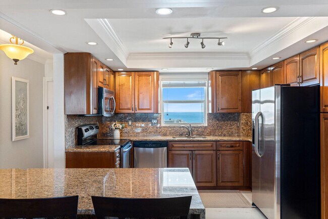 Building Photo - 1160 Hillsboro Mile