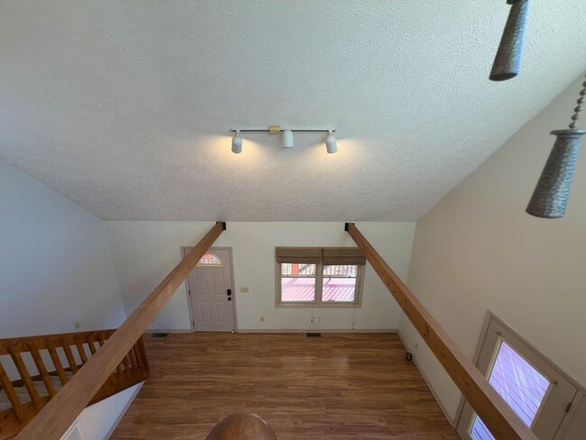 Building Photo - 450 Rhododendron Ln