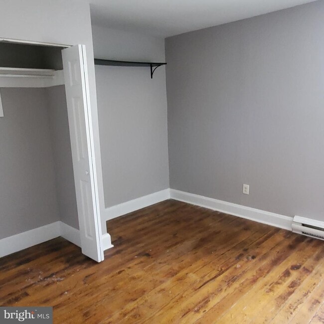 Building Photo - 314 S Locust St