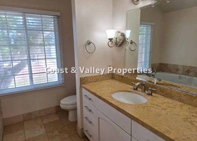 Building Photo - Charming 3-Bedroom Home in Monterey