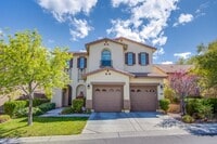 Building Photo - Beautiful 4 bedroom 3 bath plus loft home ...