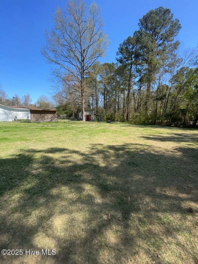 Building Photo - Beautiful 3 Bedroom Home-210 Country Rd. $...
