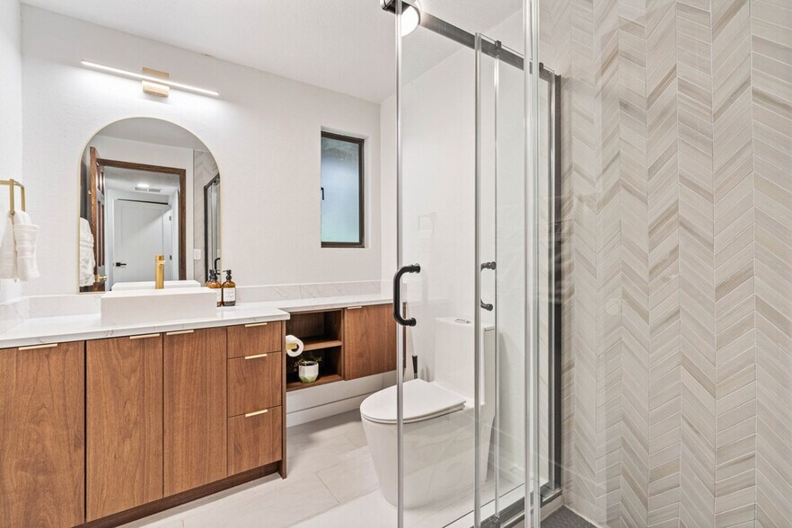 Building Photo - 4375 Fernbrook Dr