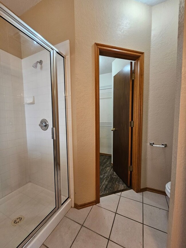 Building Photo - (3) Bed/(2) Bath in Tecumseh Ridge Addition Avail NOW! Pets Negotiable.