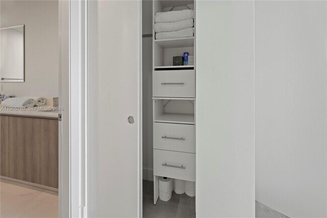 Building Photo - 17550 Collins Ave