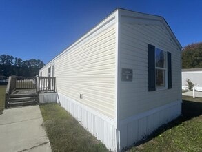 Building Photo - 555 Crandlemire Rd