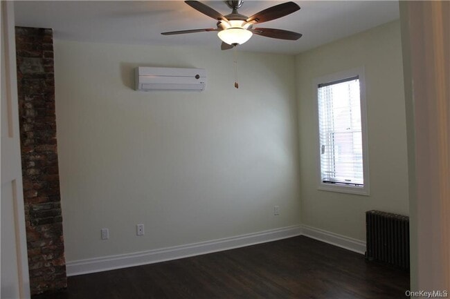 Building Photo - 190 Main St