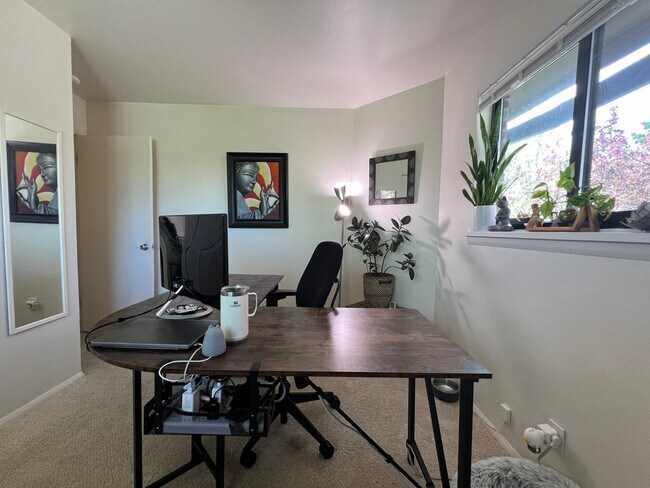 Building Photo - Spacious 4 Bed/3.5 Bath in Boulder - Available July 6th!