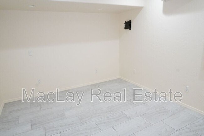 Building Photo - 1573 W Morelos St