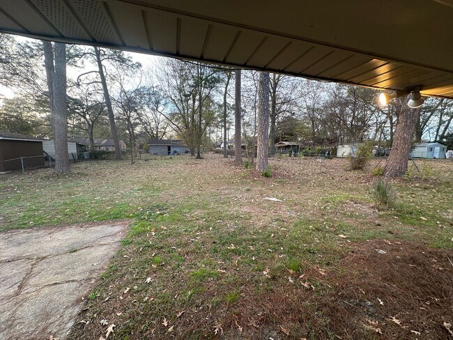 Building Photo - 3 bed fully renovated MHA Vouchers Welcomed!!!