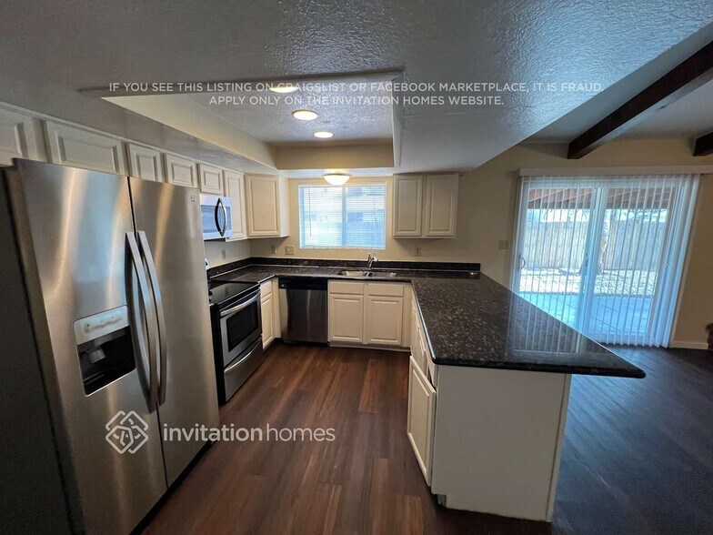 Building Photo - 2651 E Jerome Ave