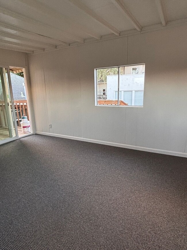 Building Photo - 1 bed/1 bath Studio/Apartment In Monterey - Very close to DLI & NPS