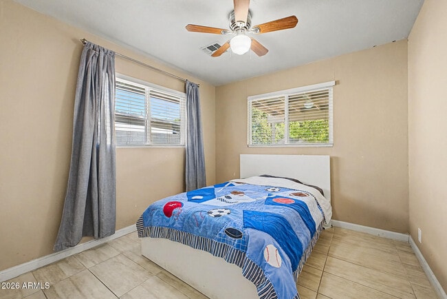 Building Photo - 515 E Vista Del Cerro Dr