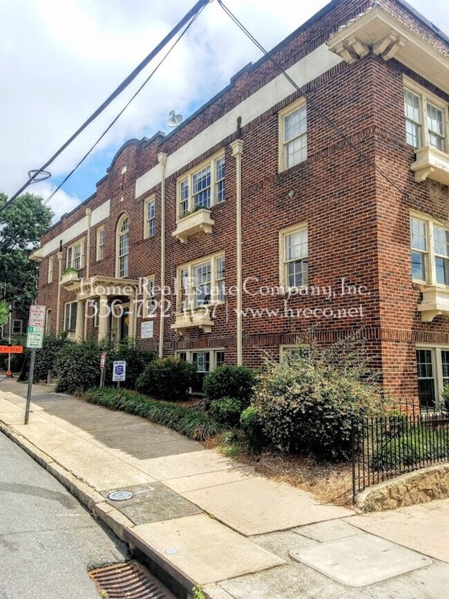 Building Photo - 405 N Spring St
