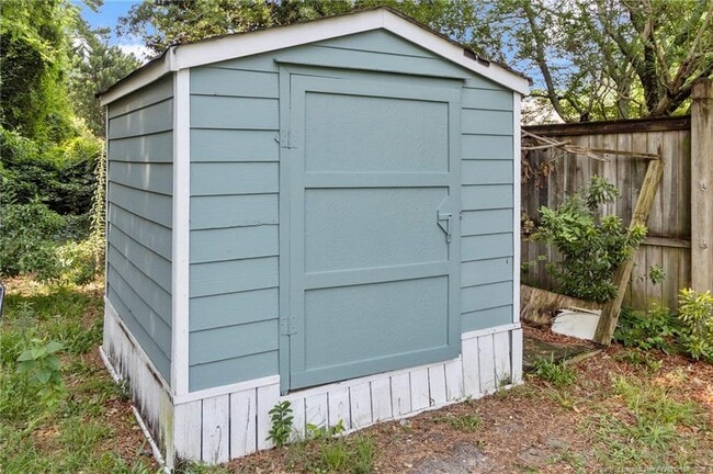 Building Photo - 2219 Westdale Dr