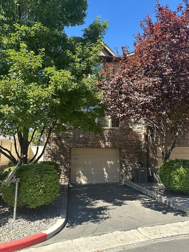 Building Photo - GET $1000 OFF THE FIRST MONTHS RENT!!!