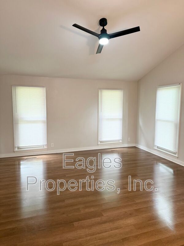 Building Photo - 1205 Simpson St