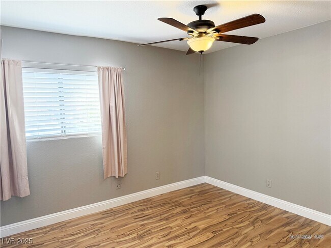 Building Photo - 2062 Club Crest Way