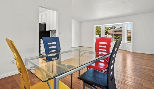 Building Photo - 4 bed 2 bath move-in ready home located in...