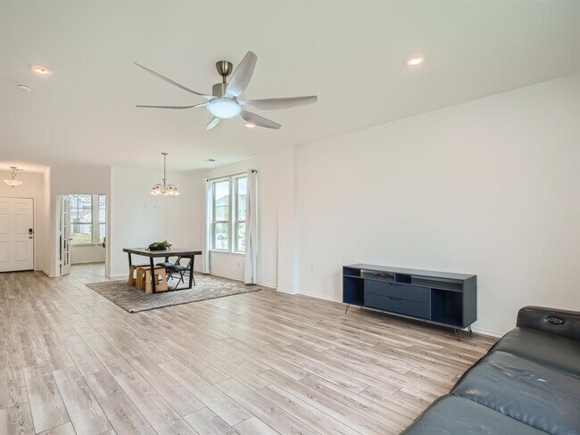 Building Photo - 5301 Hallowell Ct