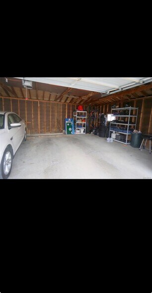 Building Photo - 227 Sunshine Dr
