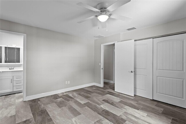 Building Photo - 6928 Greenhill Pl