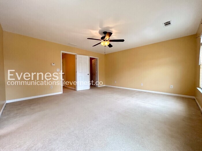 Building Photo - 2395 Mayfair Dr