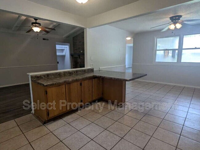 Building Photo - 4130 Thorton Dr